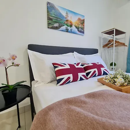 10 Guest Breezy 3 Room Koi Kinrara Suite, Ioi Puchong, Bukit Jalil Pavilion, Bukit Jalil Stadium, Sunway Pyramid, Sunway Lagoon Kampong Baharu Sungai Way Exterior photo