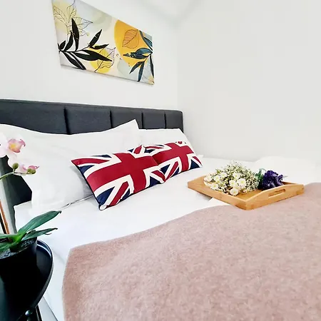 10 Guest Breezy 3 Room Koi Kinrara Suite, Ioi Puchong, Bukit Jalil Pavilion, Bukit Jalil Stadium, Sunway Pyramid, Sunway Lagoon Kampong Baharu Sungai Way Exterior photo