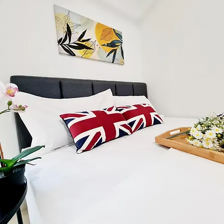 10 Guest Breezy 3 Room Koi Kinrara Suite, Ioi Puchong, Bukit Jalil Pavilion, Bukit Jalil Stadium, Sunway Pyramid, Sunway Lagoon Kampong Baharu Sungai Way Exterior photo