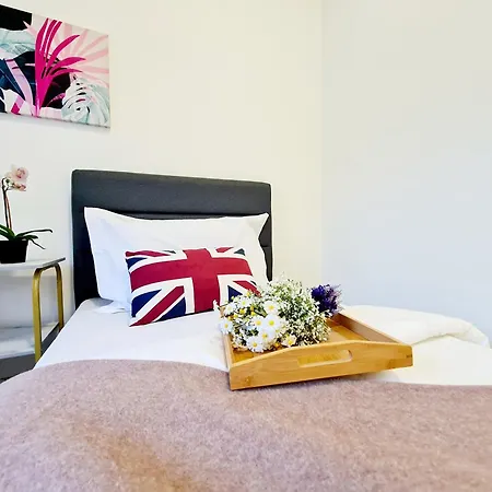 10 Guest Breezy 3 Room Koi Kinrara Suite, Ioi Puchong, Bukit Jalil Pavilion, Bukit Jalil Stadium, Sunway Pyramid, Sunway Lagoon Kampong Baharu Sungai Way Exterior photo