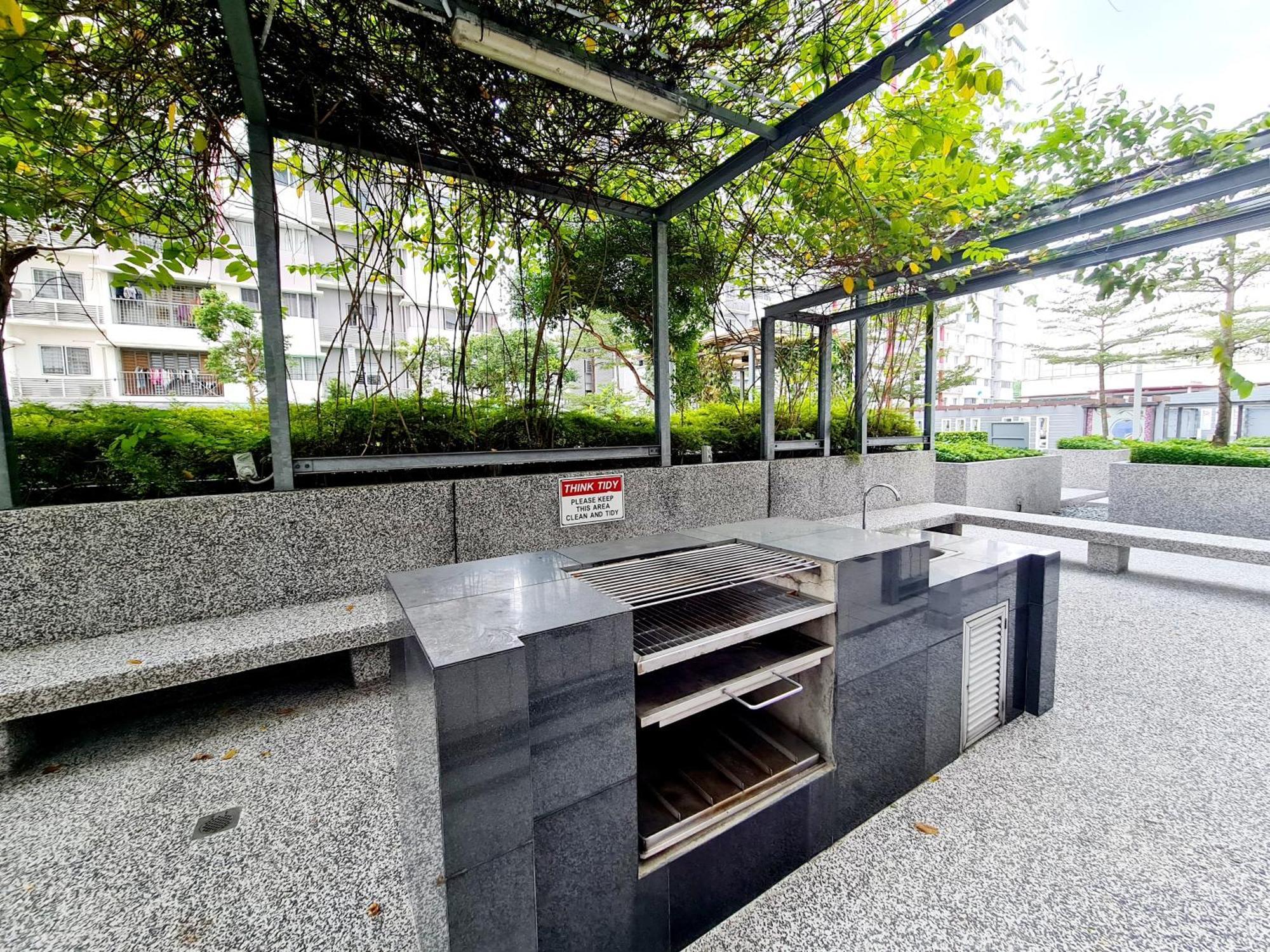 10 Guest Breezy 3 Koi Kinrara Suite, Ioi Puchong, Bukit Jalil Pavilion, Bukit Jalil Stadium, Sunway Pyramid, Sunway Lagoon * Kampong Baharu Sungai Way