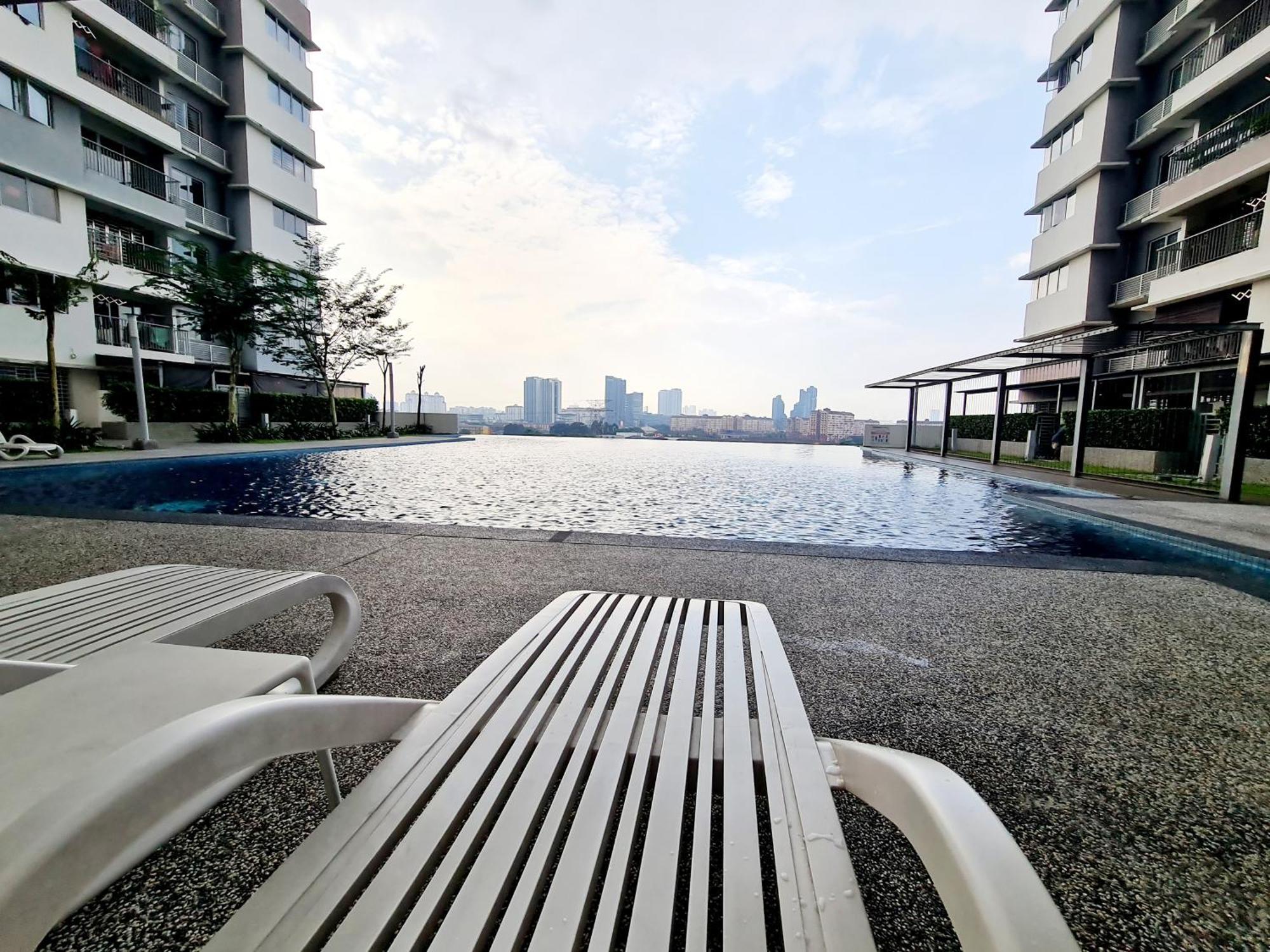 Apartment 10 Guest Breezy 3 Koi Kinrara Suite, Ioi Puchong, Bukit Jalil Pavilion, Bukit Jalil Stadium, Sunway Pyramid, Sunway Lagoon