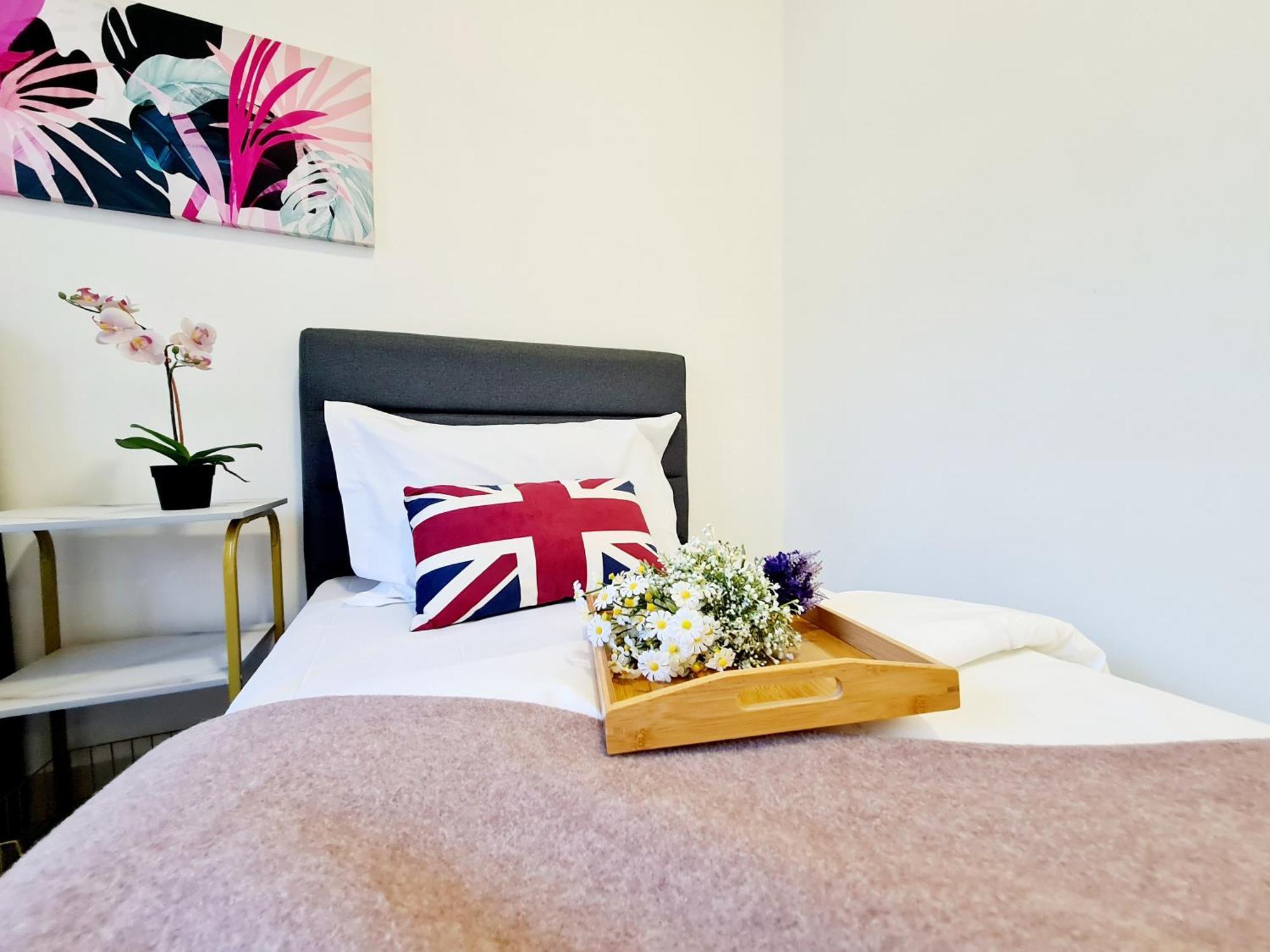 Apartment 10 Guest Breezy 3 Koi Kinrara Suite, Ioi Puchong, Bukit Jalil Pavilion, Bukit Jalil Stadium, Sunway Pyramid, Sunway Lagoon *
