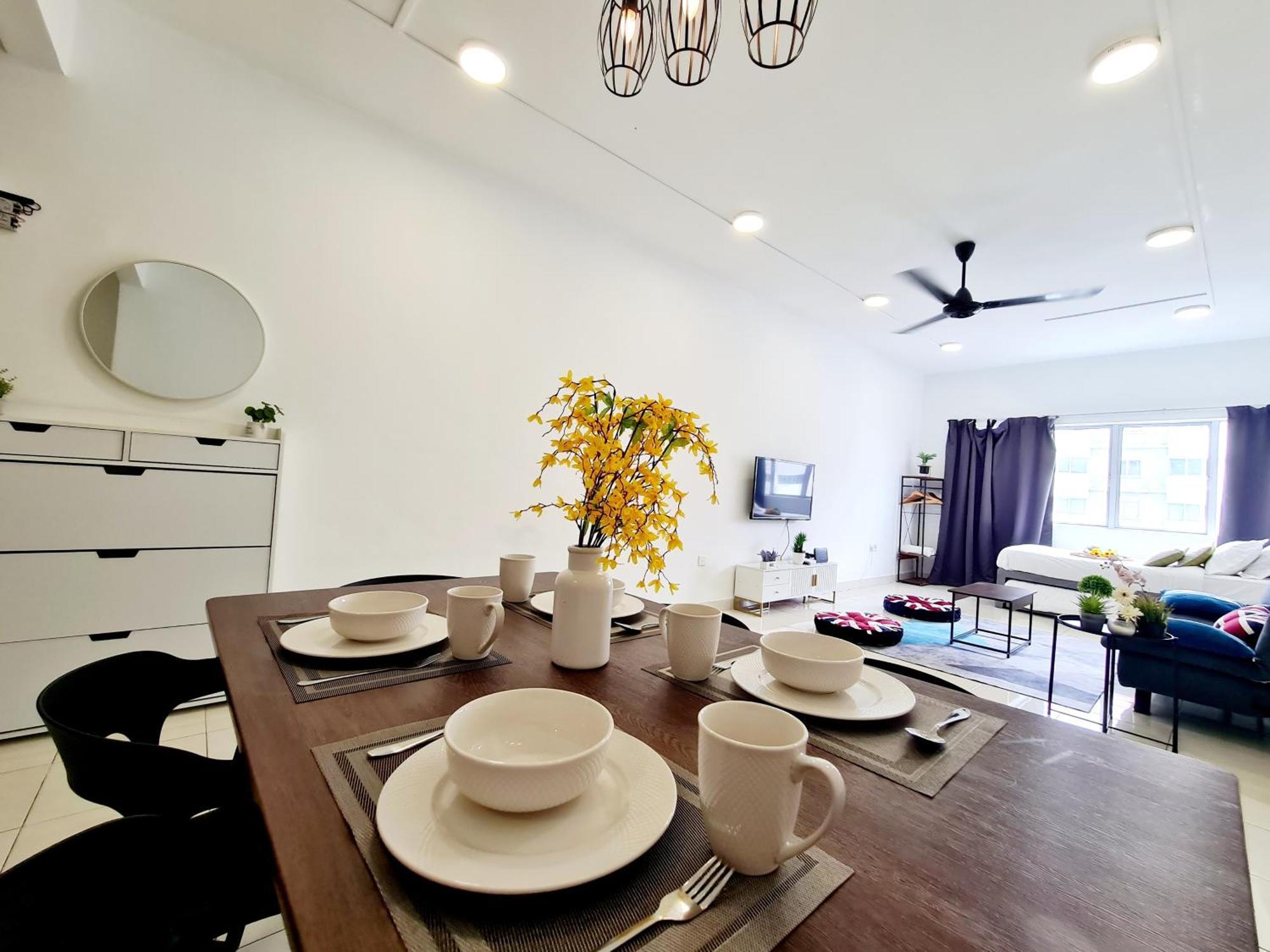 10 Guest Breezy 3 Koi Kinrara Suite, Ioi Puchong, Bukit Jalil Pavilion, Bukit Jalil Stadium, Sunway Pyramid, Sunway Lagoon Apartment *