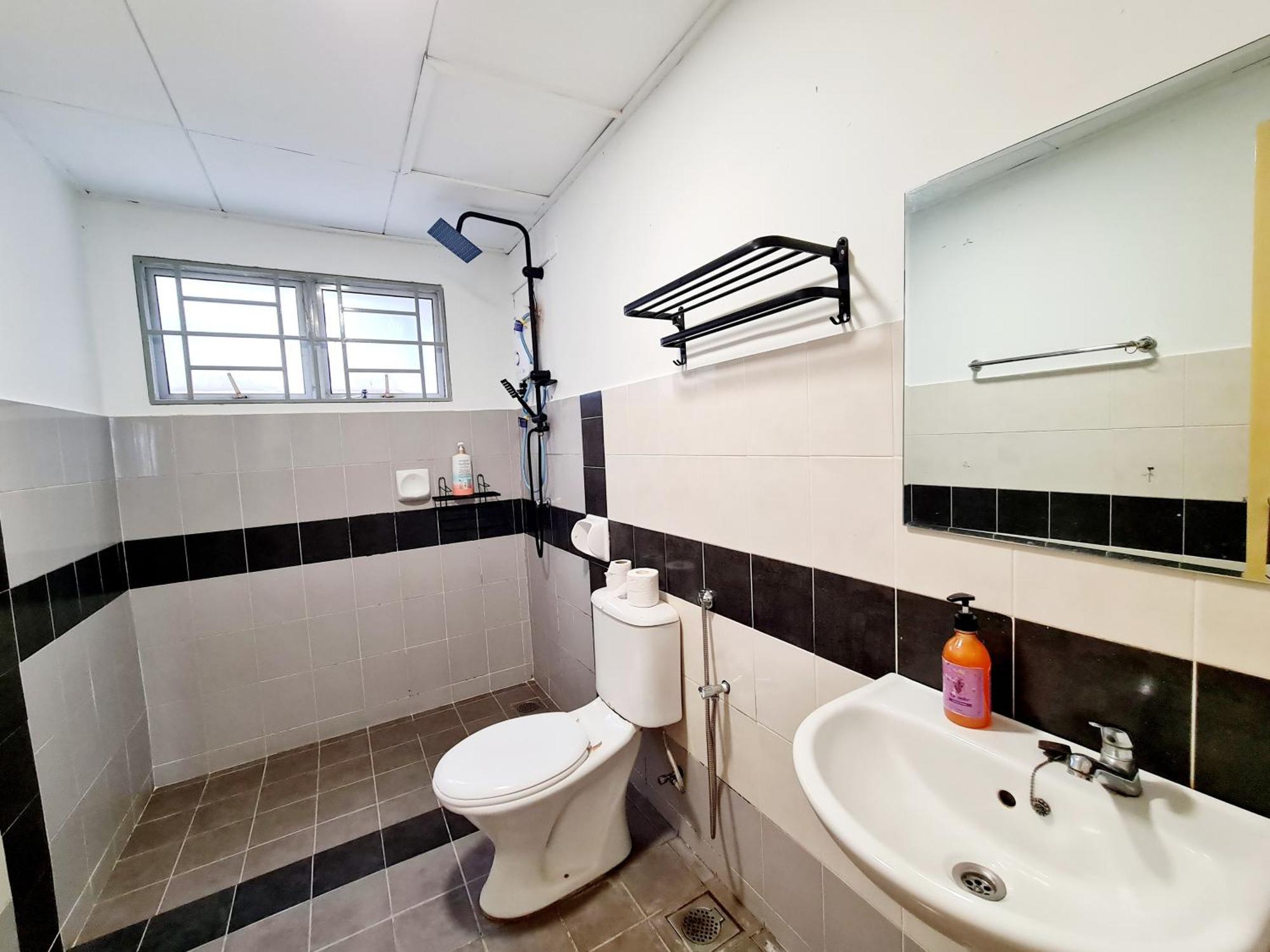 Apartment 10 Guest Breezy 3 Koi Kinrara Suite, Ioi Puchong, Bukit Jalil Pavilion, Bukit Jalil Stadium, Sunway Pyramid, Sunway Lagoon